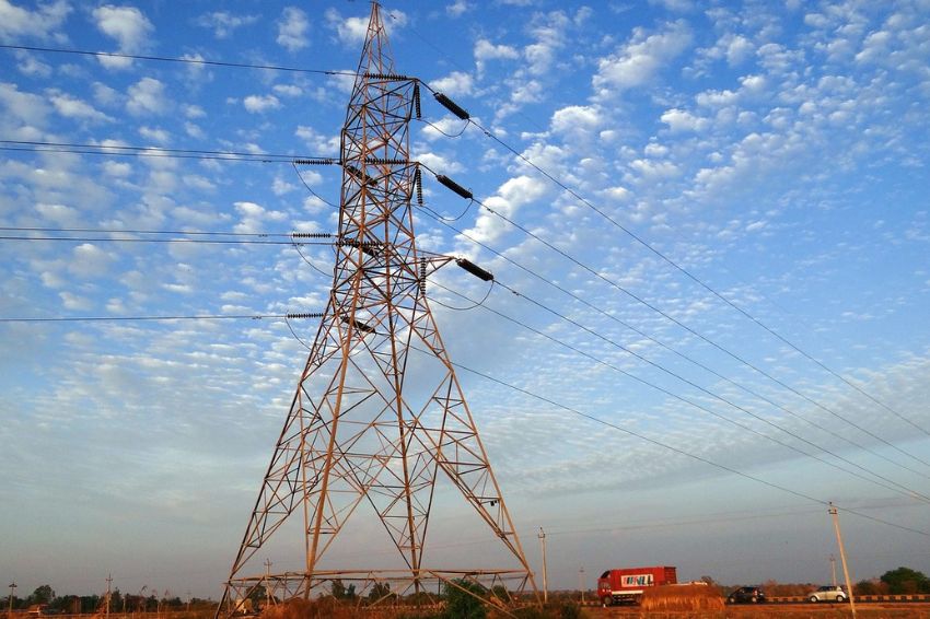 energia-solar-Canal-Solar-Brasileiros-ficaram-em-media-104-horas-sem-energia-no-ultimo-ano-1.jpg